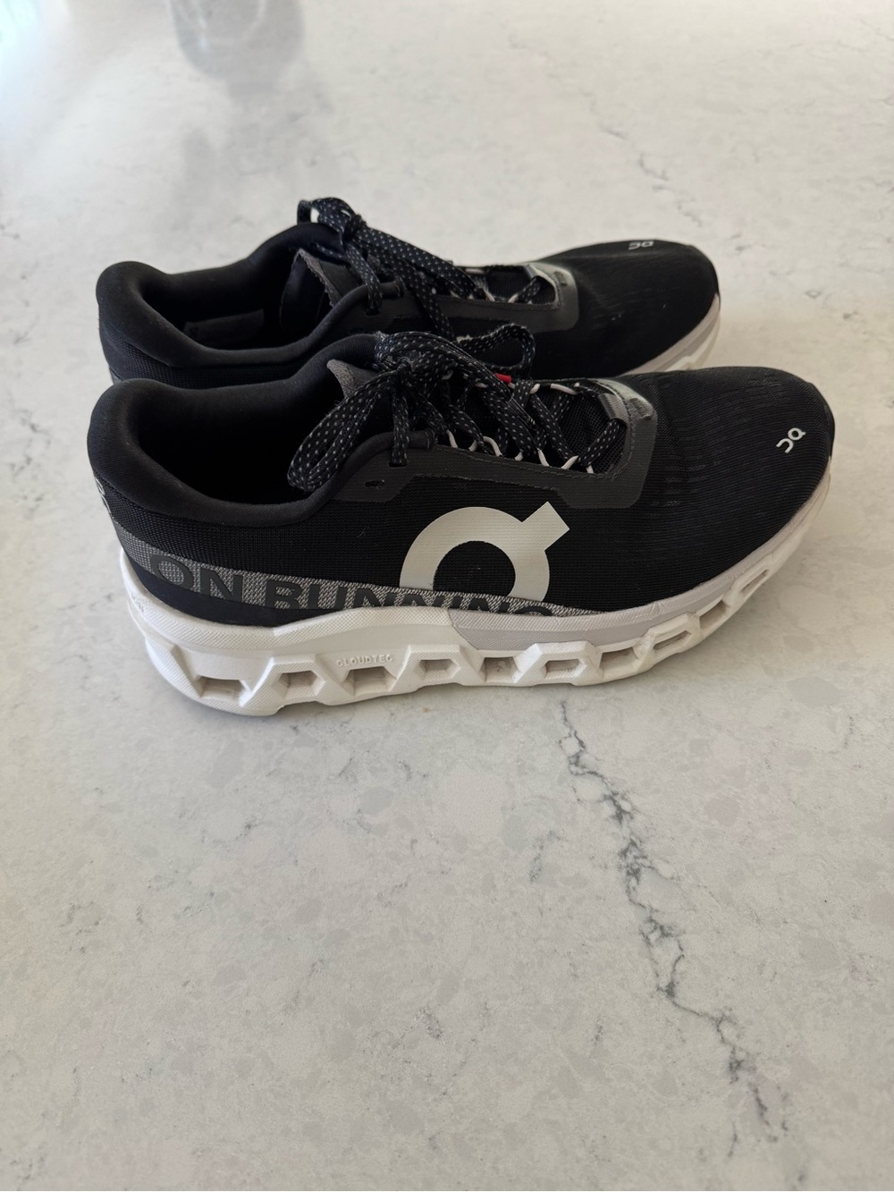 On Running Women’s Athletic Shoes — Black & White